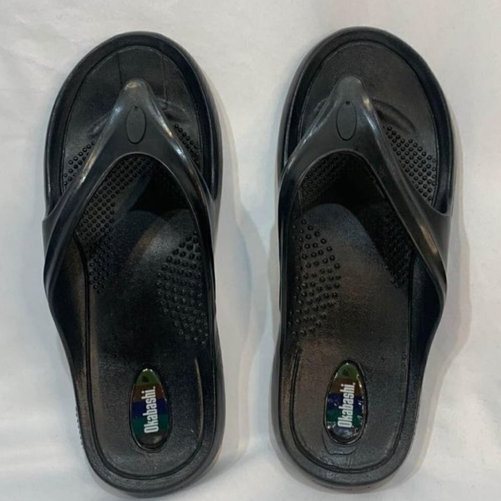 Okabashi rubber flip flops. Size medium. (9 woman’s/ 7 mens) black. Sleek design